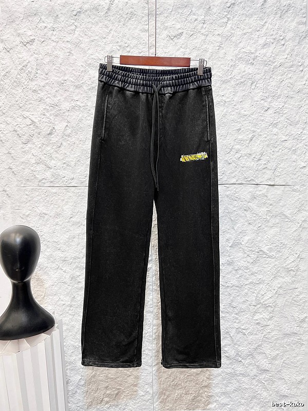 Minimal Cut And Understated Everyday Finish Straight Pants in Black