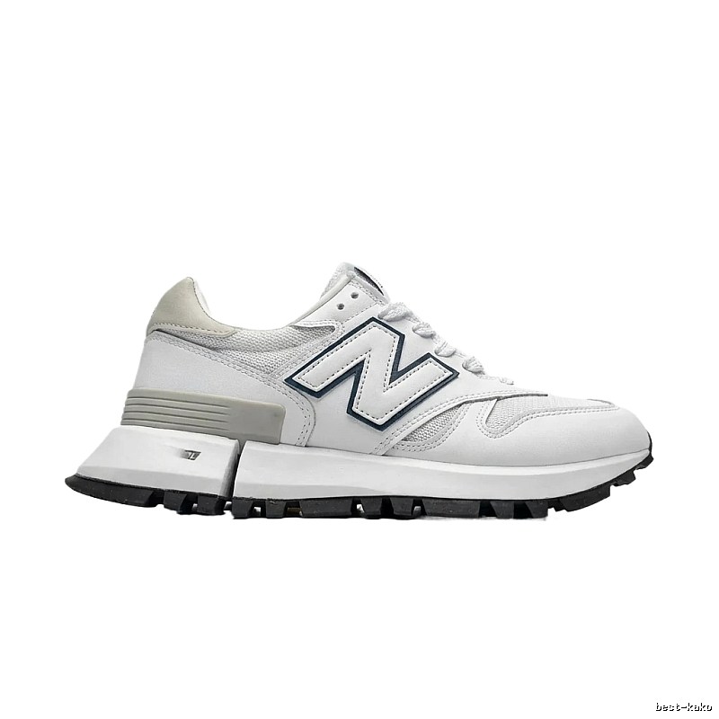 New Balance retro-style white and gray sports shoes