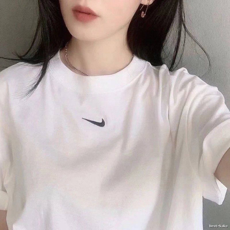 Nike Center Swoosh Logo Detail White Swoosh T-Shirt Travel Styling