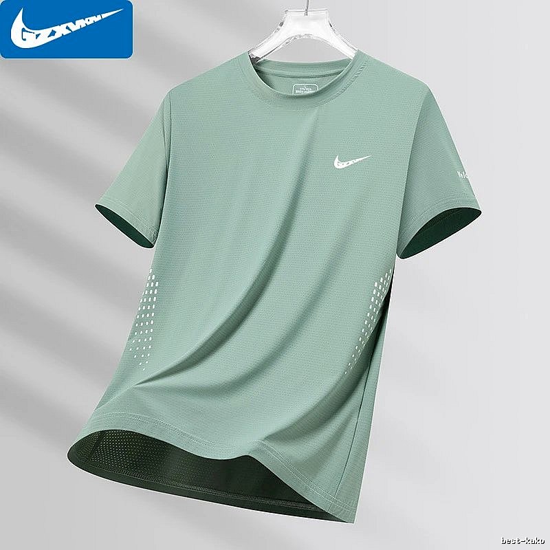 Nike Summer Athletic T-shirt Lightweight Short Sleeve with Bold Graphic