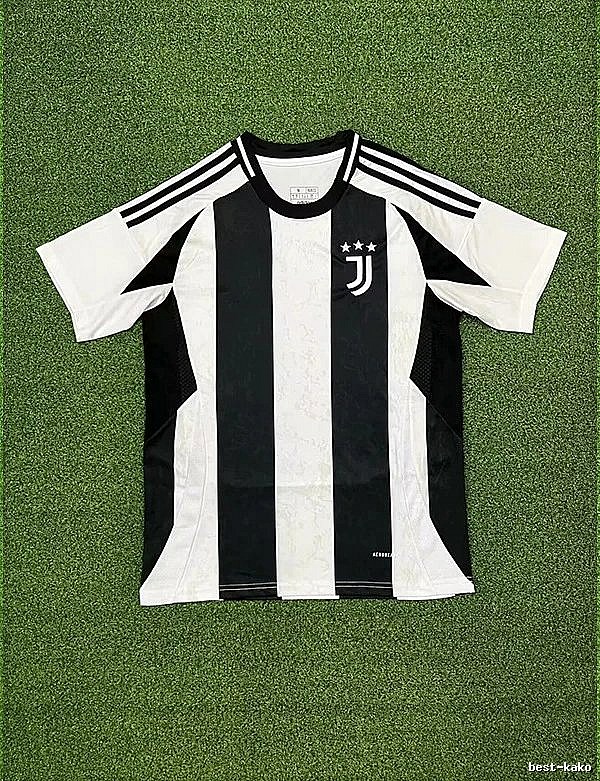 Real Madrid Daily Home soccer jersey White Real Madrid with Visual Detail
