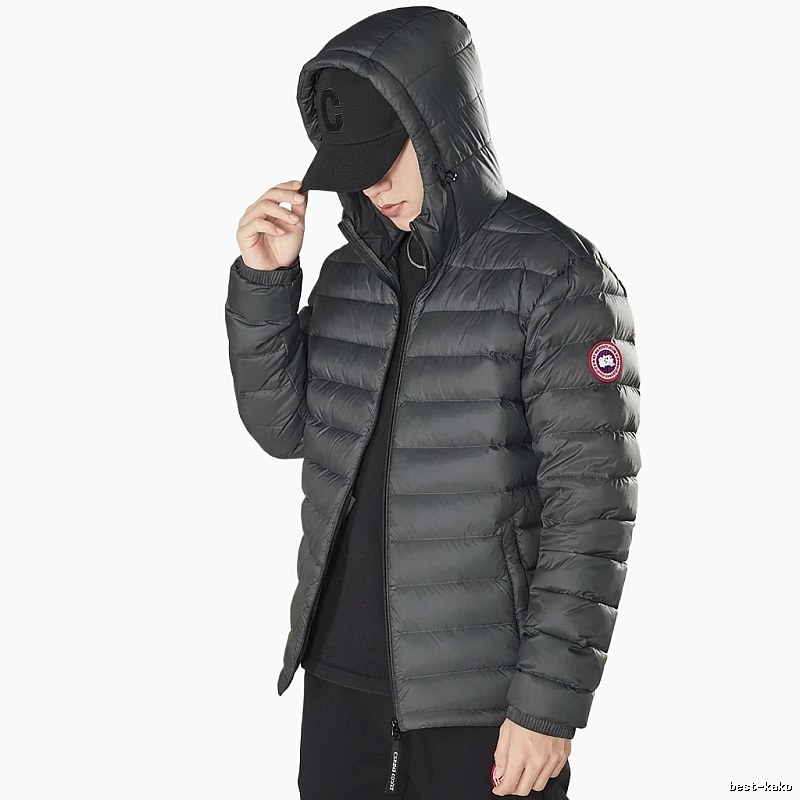 The classic black down jacket of Canada Goose.